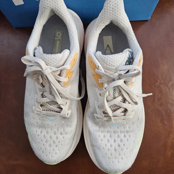 HOKA Clifton 9 size 7 womens - Picture 14 of 15